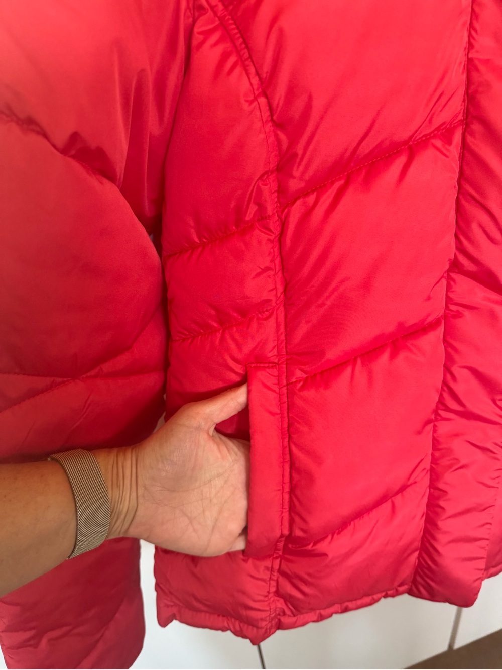 Women's Red Hooded Puffer Jacket - Lightweight Warmth - Picture 6 of 11